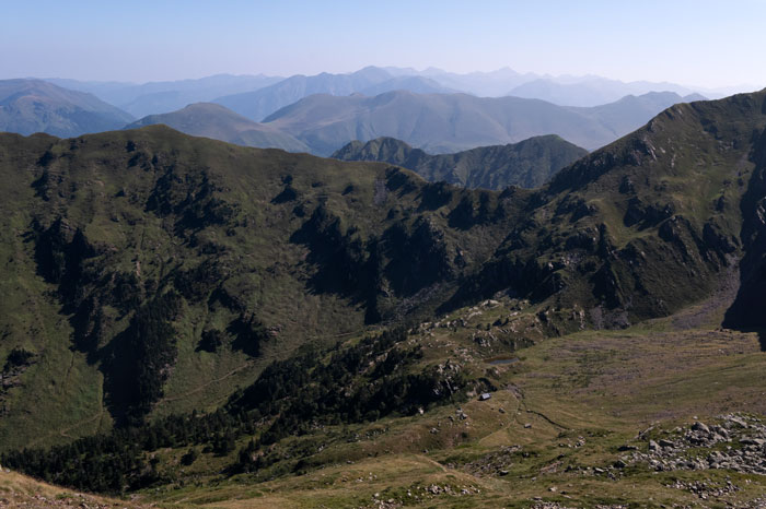 Montagne des Pyrénées vues de ka vallée du Lys